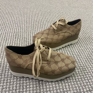 NWOT Womens Tan Platform Lace-Up Shoes